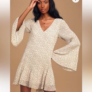 Lulu’s Isn't That Sweet? Ivory Floral Print Pleated Swing Dress Size M EUC h0300